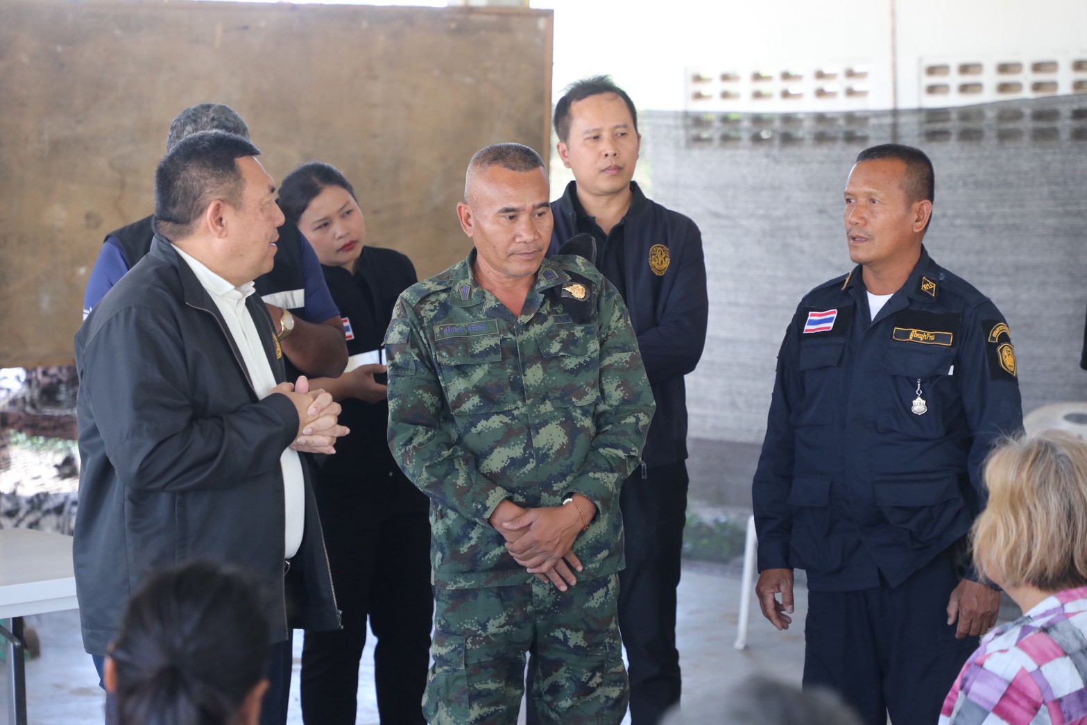 title - เลขาฯ ส.ป.ก. รุดให้กำลังใจพี่น้องเกษตรกรในเขตปฏิรูปที่ดินพื้นที่ชายแดนอุบลฯ ใกล้จุดสู้รบเพียง 7 กม.